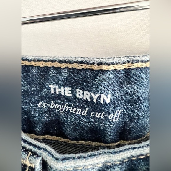 AG - Adriano Goldschmied- Bryn Ex- Boyfriend Cut Offs- 24 R
Aged -Denim - Picture 4 of 5